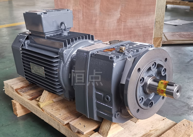 RF47系列減速機配直聯電機，立式安裝 輸出法蘭+軸 實物圖