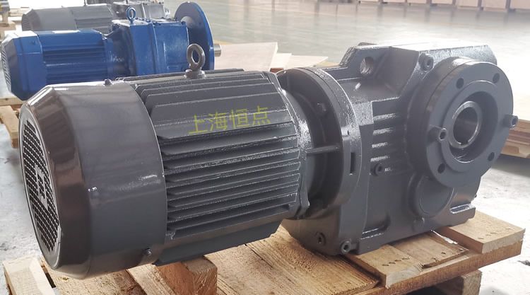 KAZ87減速機 右輸出配小法蘭+通孔 輸入配電機 實物圖 -上海恒點