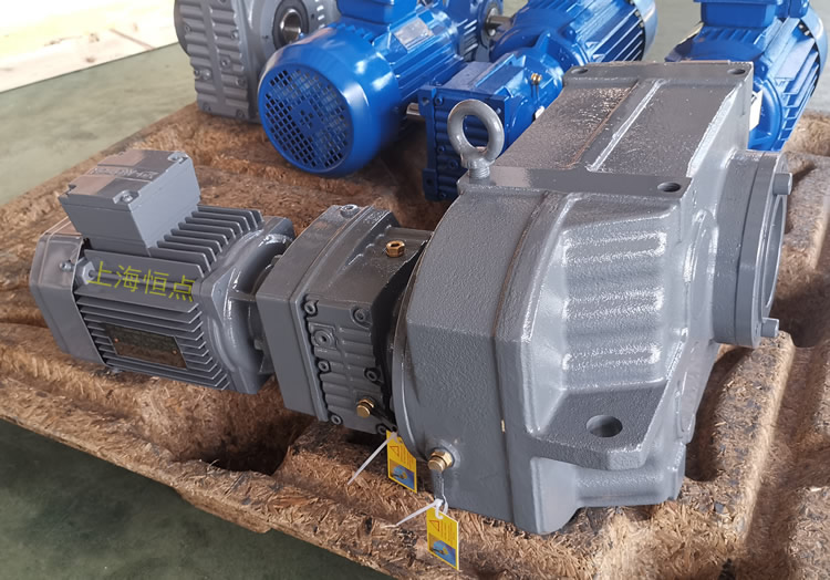  FAZ77R37雙級減速機，通孔+小法蘭輸出，實物圖如下