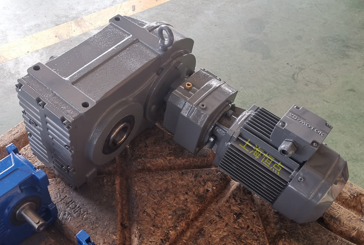  FAZ77R37雙級減速機，通孔+小法蘭輸出，實物圖